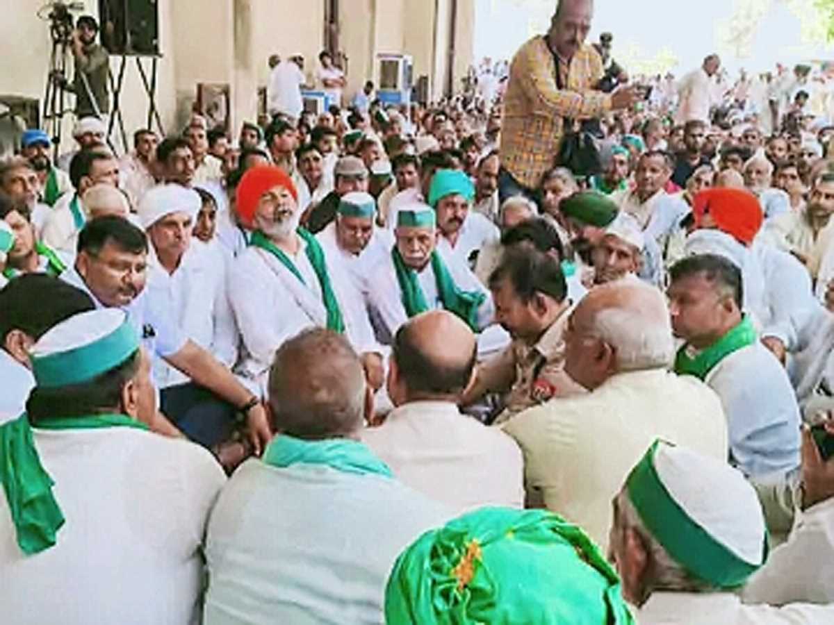 गन्ने के बकाये का भुगतान नहीं किए जाने को लेकर राकेश टिकैत ने दी चेतावनी गन्ने के बकाये का भुगतान नहीं किए जाने को लेकर राकेश टिकैत ने दी चेतावनी